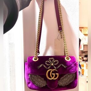 GUCCI GG MARMONT EMBROIDERY MAGENTA VELVET GOLD SMALL HANDBAG WITH CRYSTAL